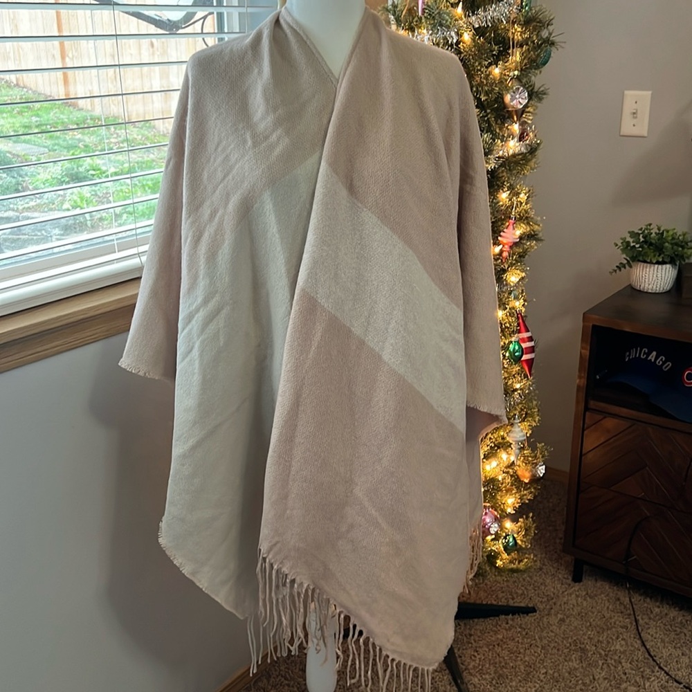 NWT- Soia & Kyo Woven Scarfigan, Neutral color shawl